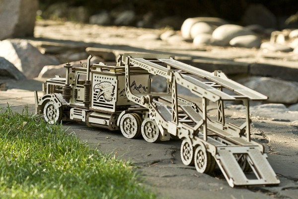 Деревянный 3D-конструктор Wood Trick - Прицеп-автовоз с военным кабриоджипом